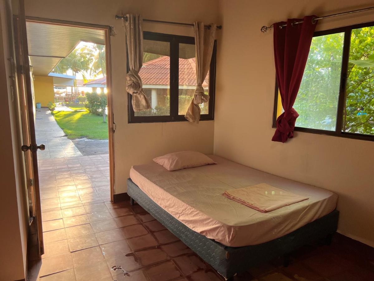 Solid Surf Camp Hostel Nicaragua Transito Екстер'єр фото